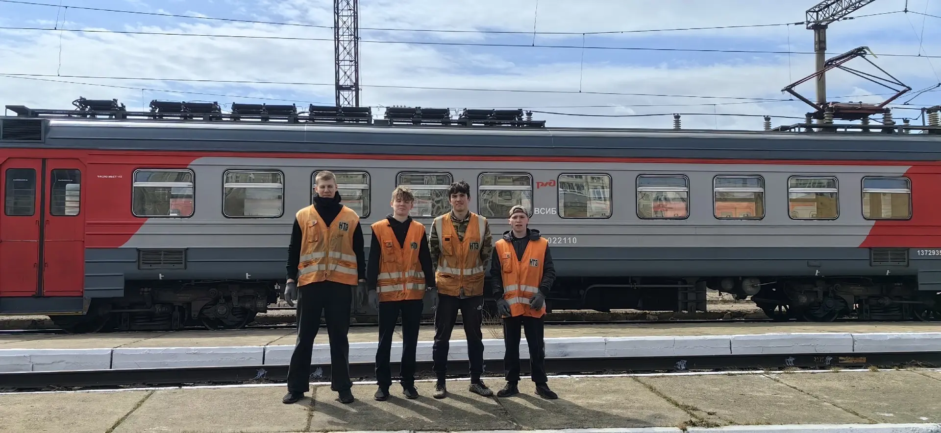 ⚡️ Студенты из группы ЭЛС.9-23-1 оказали подшефную помощь ЭЧК-38 Улан-Удэнской дистанци...