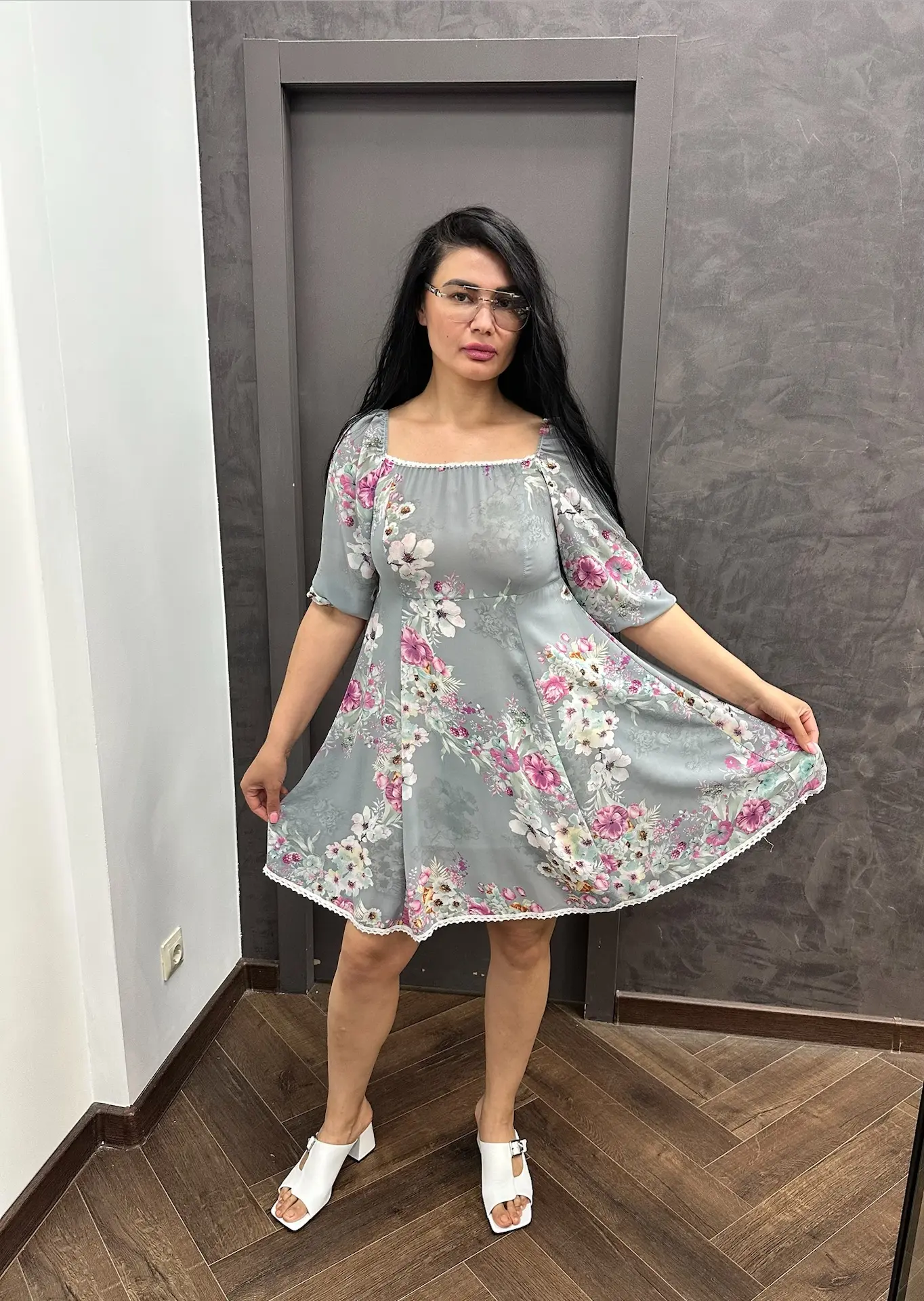 42 размер 
2200 рублей