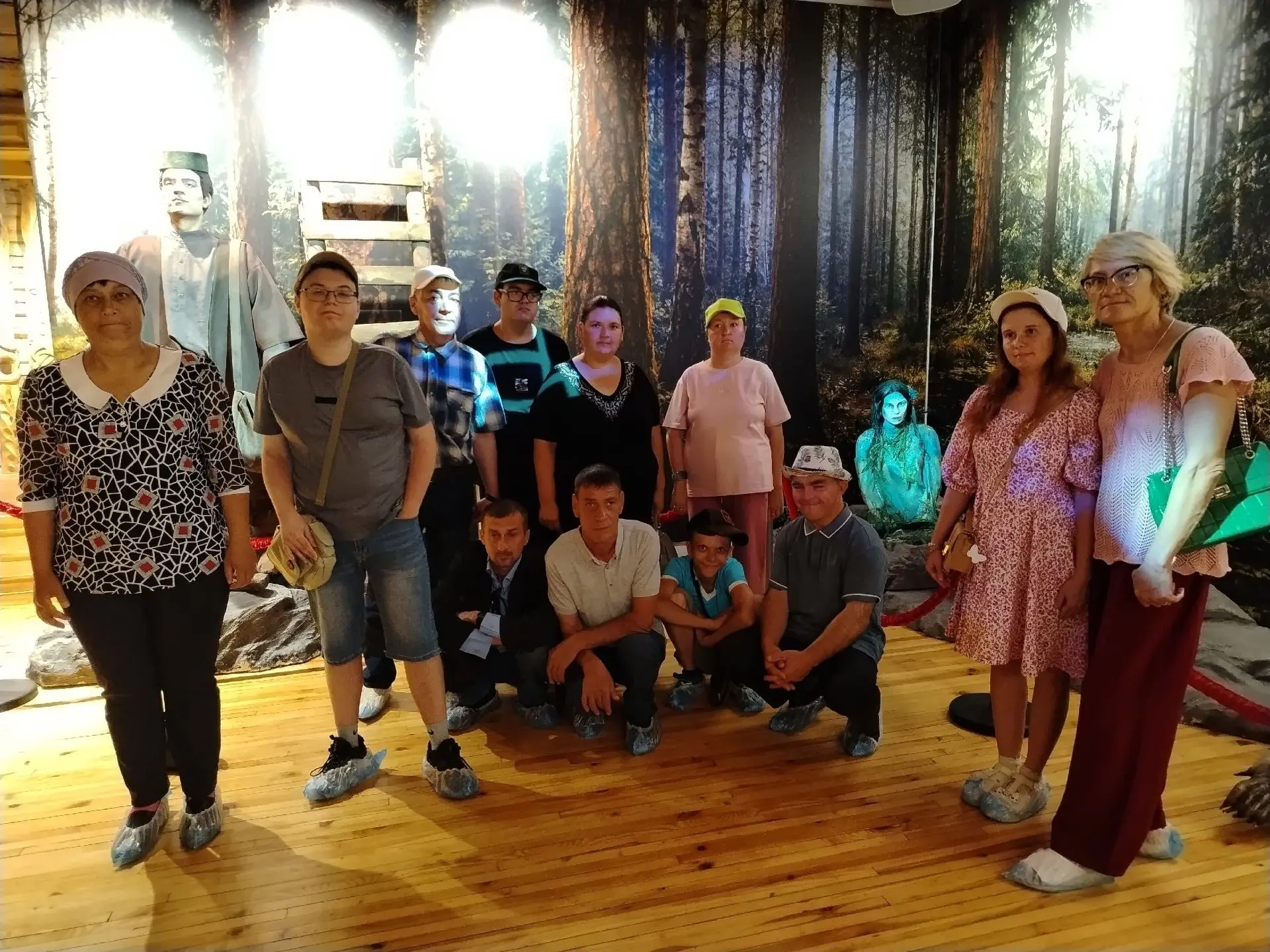 Социаль ярдәм бүлеге белгечләре социаль хезмәт алучылар өчен бөек татар шагыйренең туга...