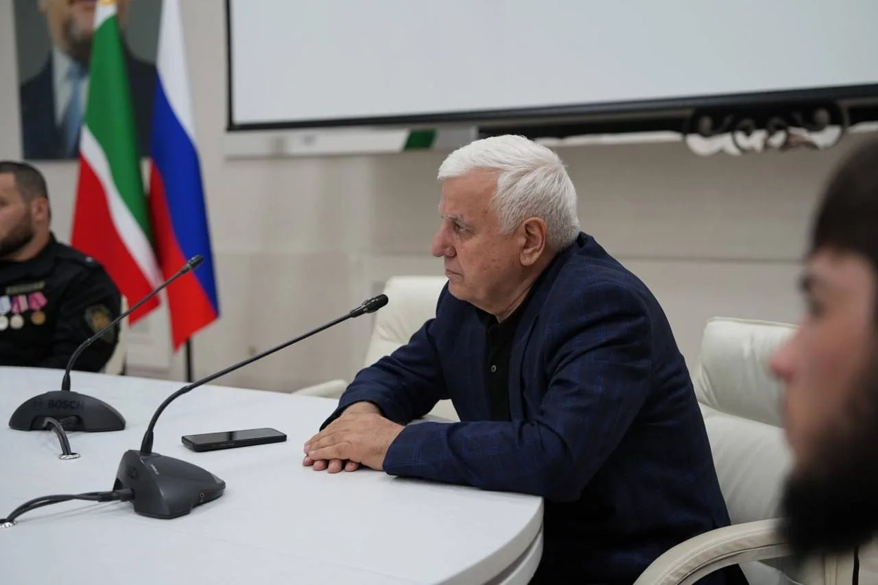 Завершил программу круглый стол с участием участника СВО, посвящённый мужеству, долгу и...