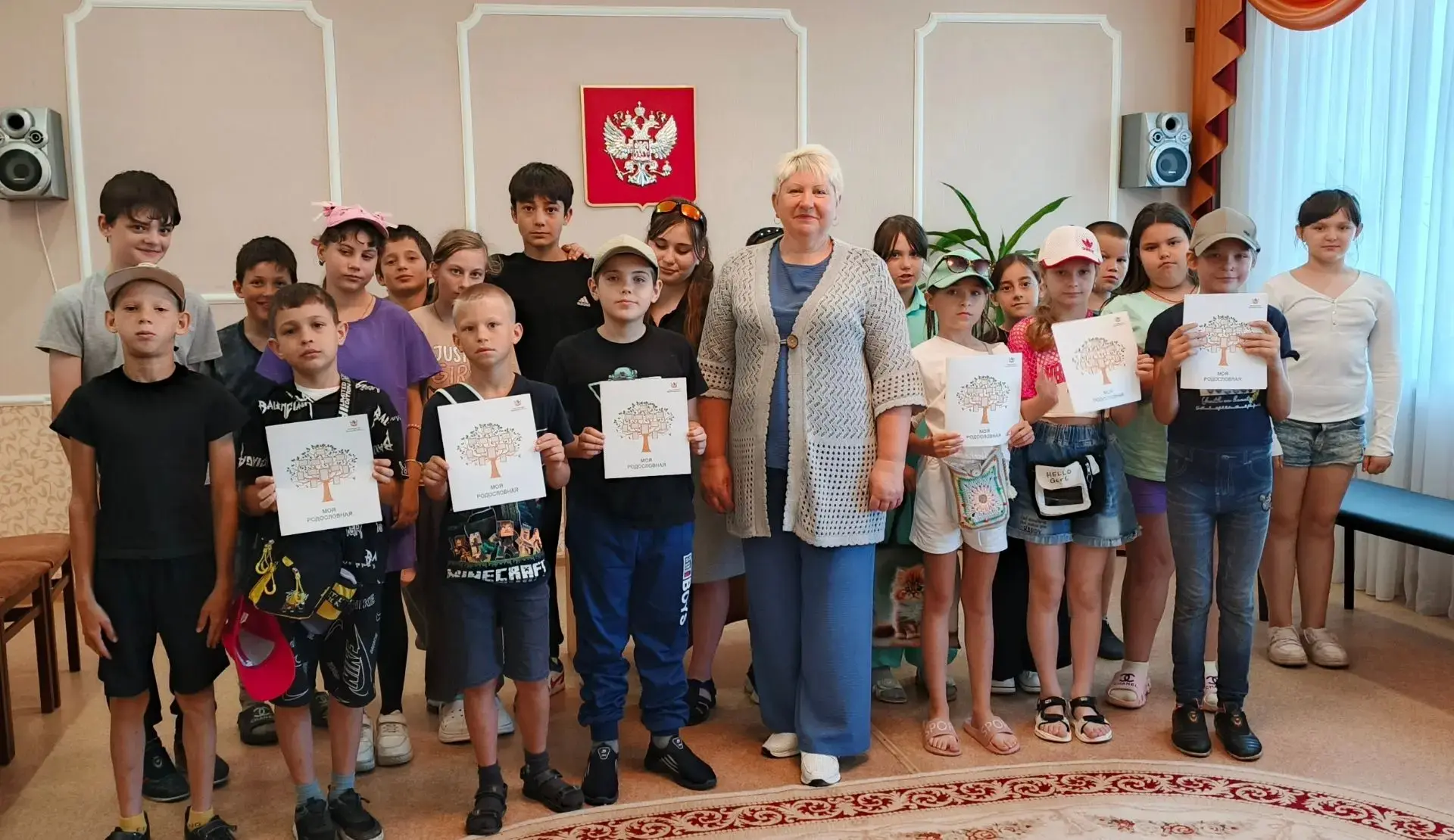 Дети пришкольного лагеря «Солнышко» побывали на экскурсии в отделе ЗАГС администрации В...