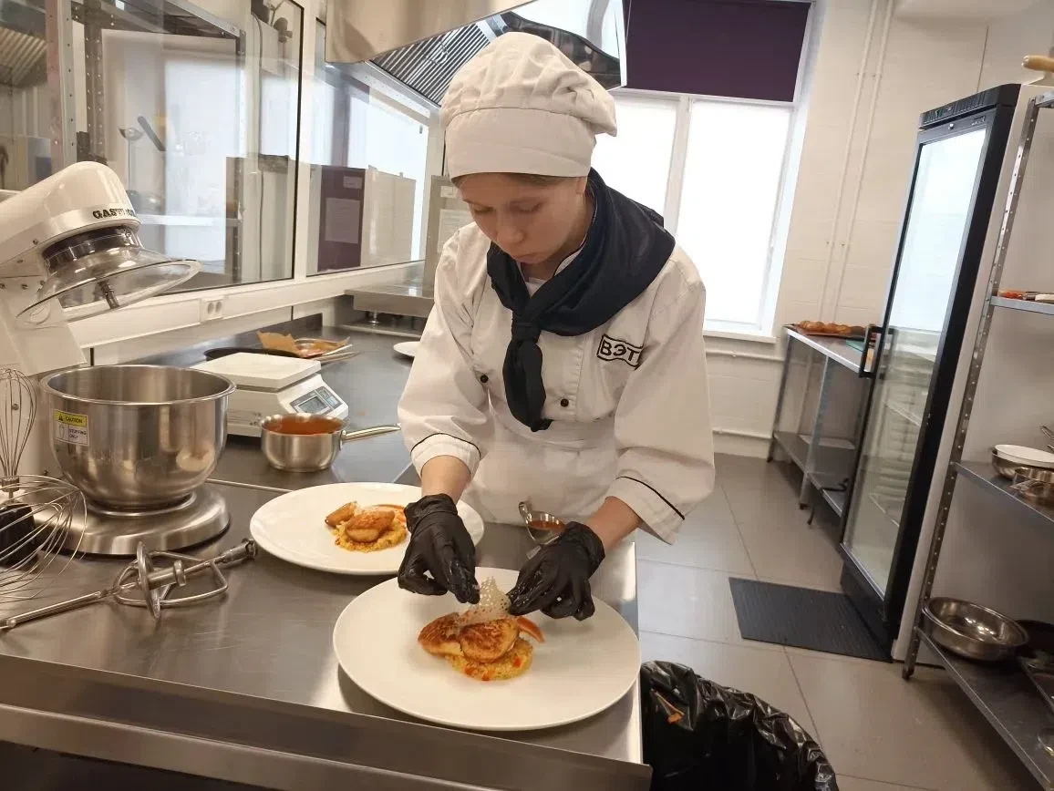 🔥 Третий день демонстрационного экзамена: битва вкусов и мастерства!

🍳 Сегодня на площадке было ж
