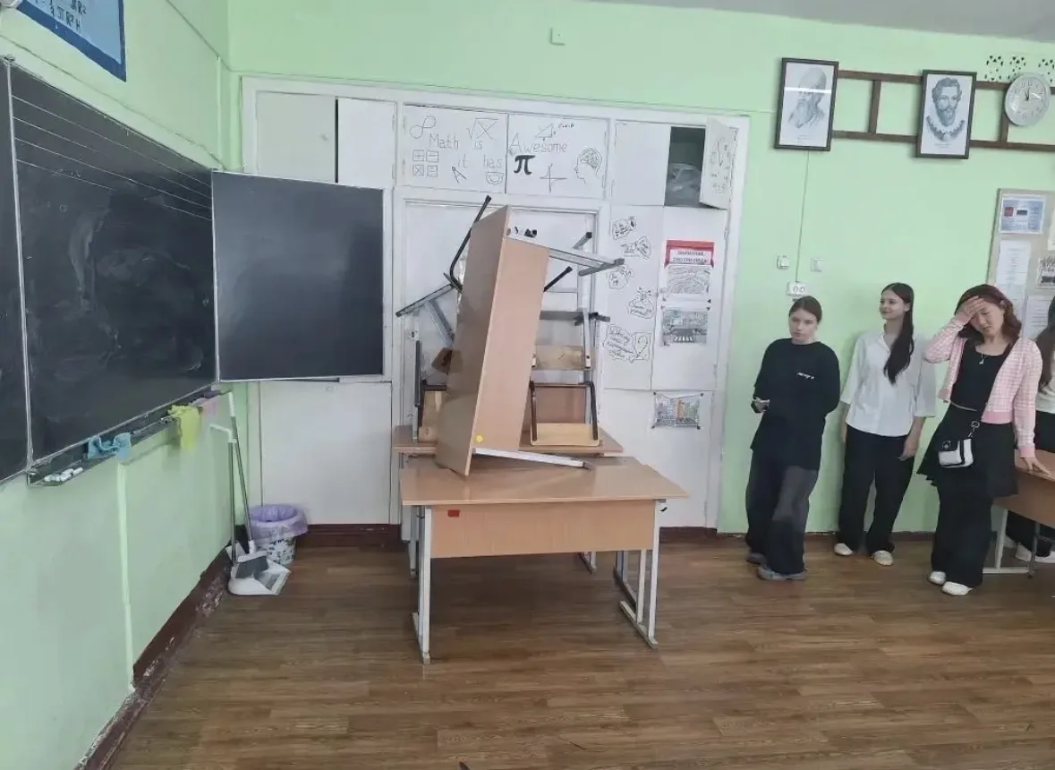 🚪 Баррикады, тишина и вся школа