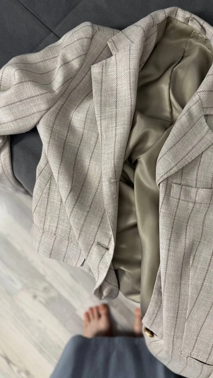 А вот и тот самый костюм, который Кристина создала из микса E. Zegna.

Изначально Маша (заказчица) п
