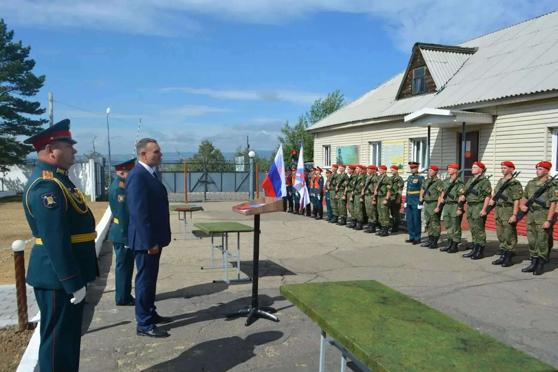 Депутат Виталий Козак поздравил новобранцев с принятием воинской присяги