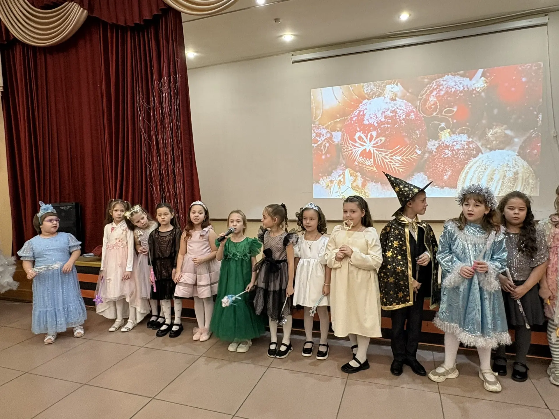 #СОВА  🎄 Новогодний концерт: море радости и творчества! 🎄 Совсем недавно в нашей школе прошёл волшеб