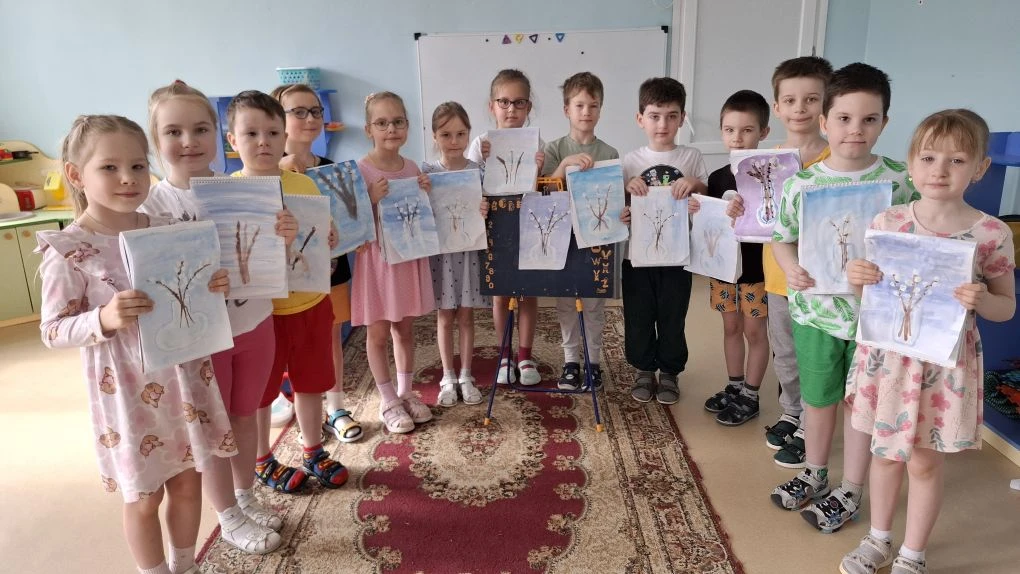 🌿🎨 В нашем детском саду в преддверии Вербного воскресенья дети с большим увлечением р...