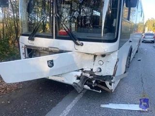 Автобус попал в массовое ДТП в Красноглинском районе Самары 5 октября. После столкновен...
