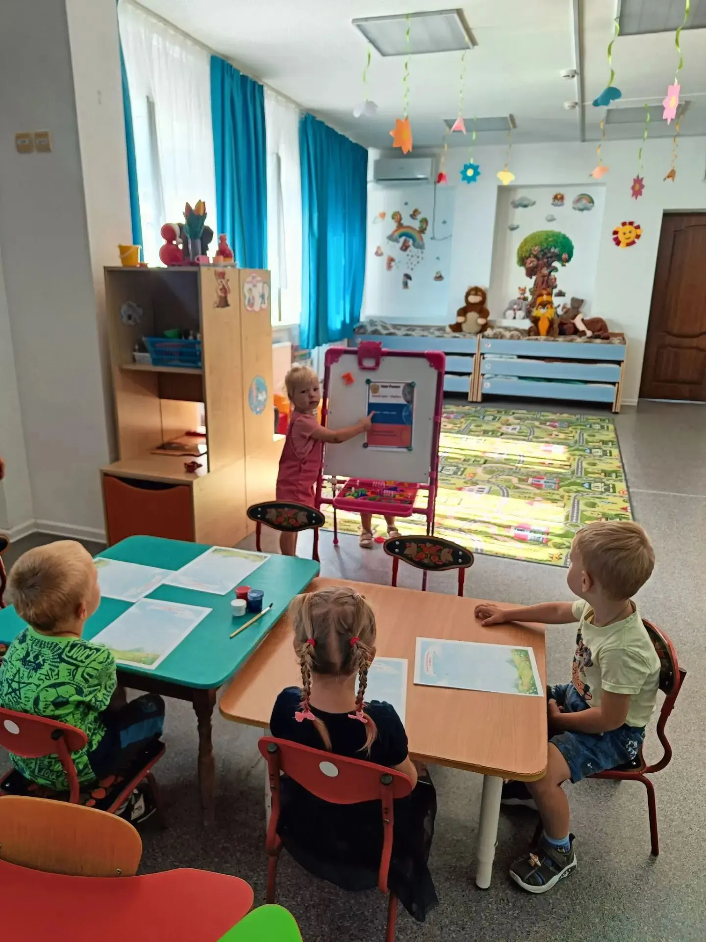 Белый – облако большое,