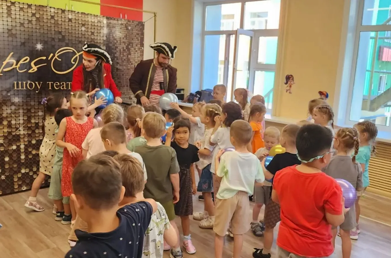 🏴⚔️Воздушные пираты и сокровища Надувляндии!

Сегодня в нашем детском саду был настоящий переполох!