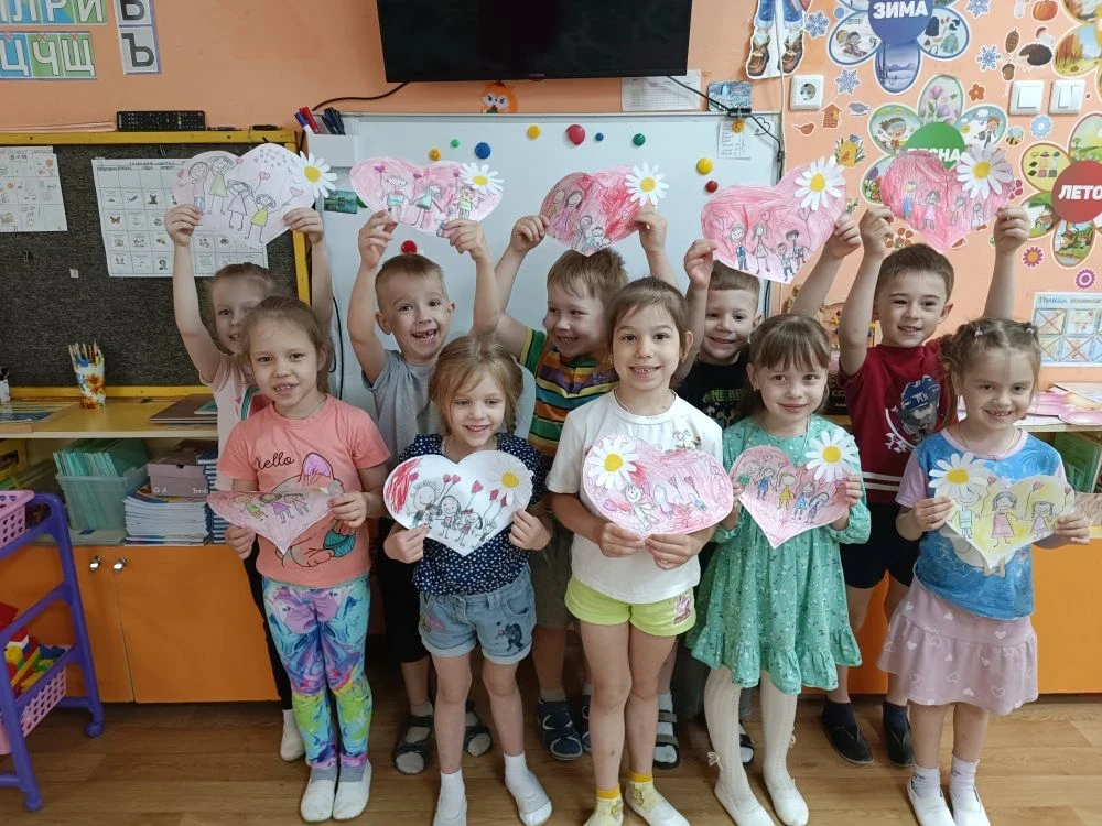 Группа «Звездочки» поздравляет всех с Международным днем семьи!