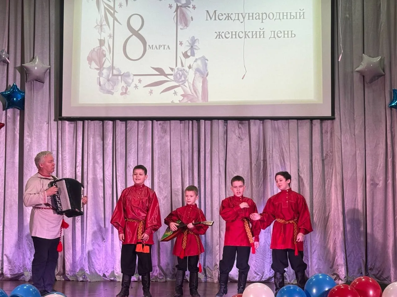 Весеннее настроение дарили ученики школы на праздничном концерте к 8 Марта 🌷   ✏️ В преддверии самог