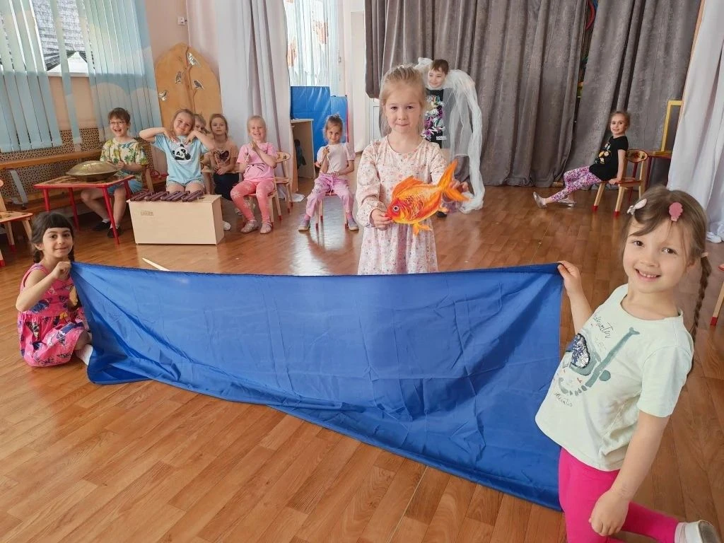 Музыкальное путешествие по «Сказке о рыбаке и рыбке»
8 июня в нашем детском саду царила настоящая тв