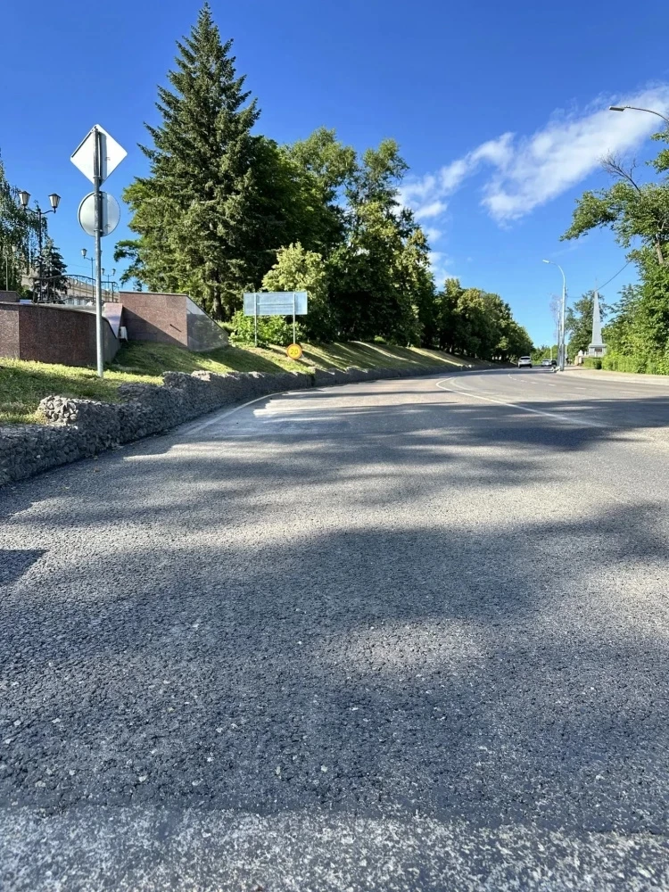 🚧 Провал на Петровском спуске в Липецке отремонтировали за выходные

Дорожное полотно после просадк