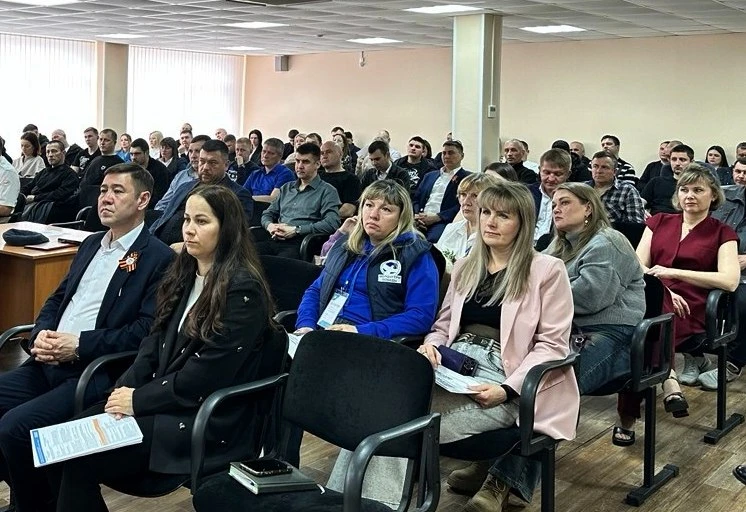 Сегодня в локомотивном депо состоялось рабочее совещание Главы города Олега Котова с заместителем на