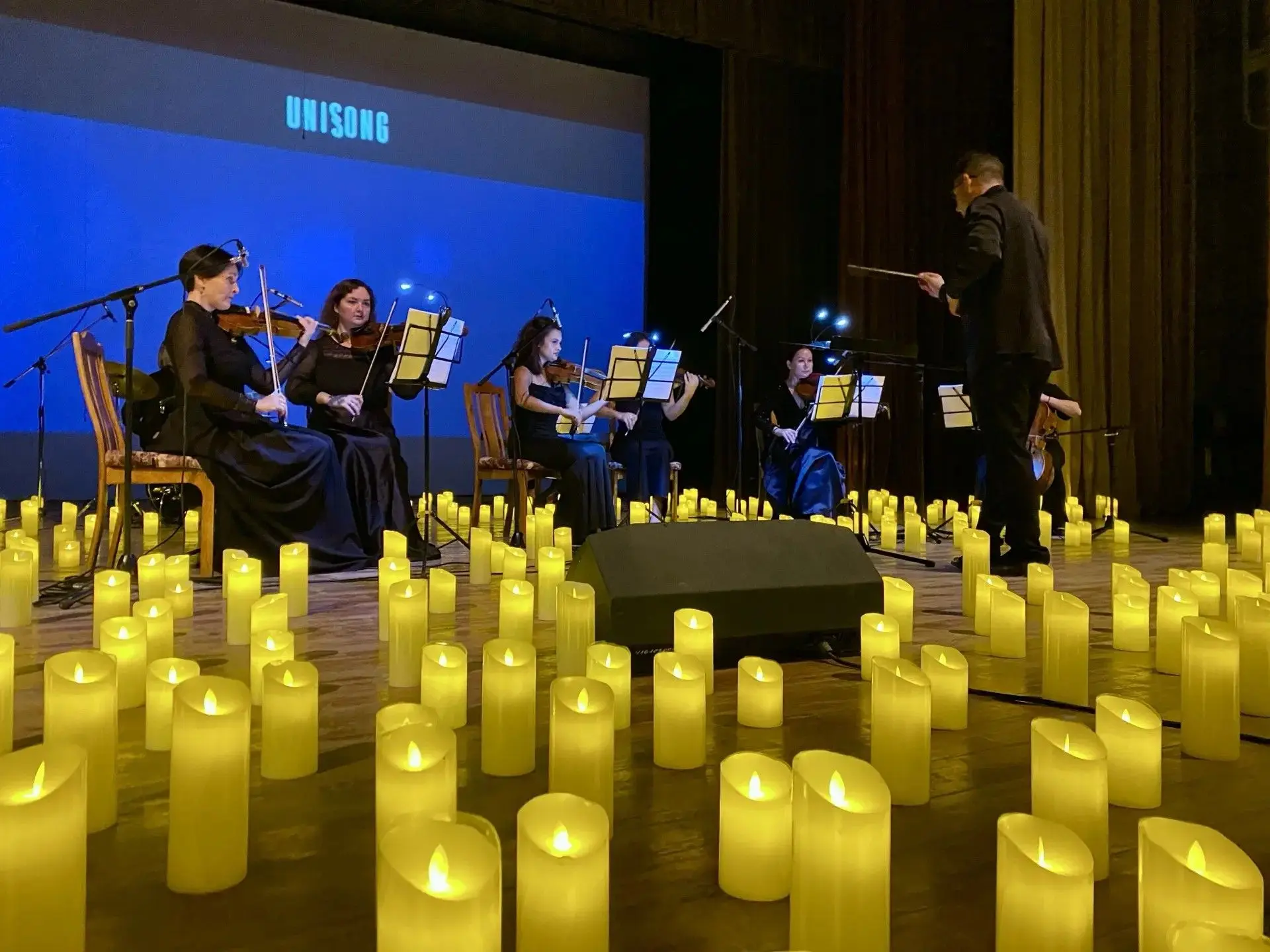 Юбилей Отрадного украсил симфонический оркестр при свечах