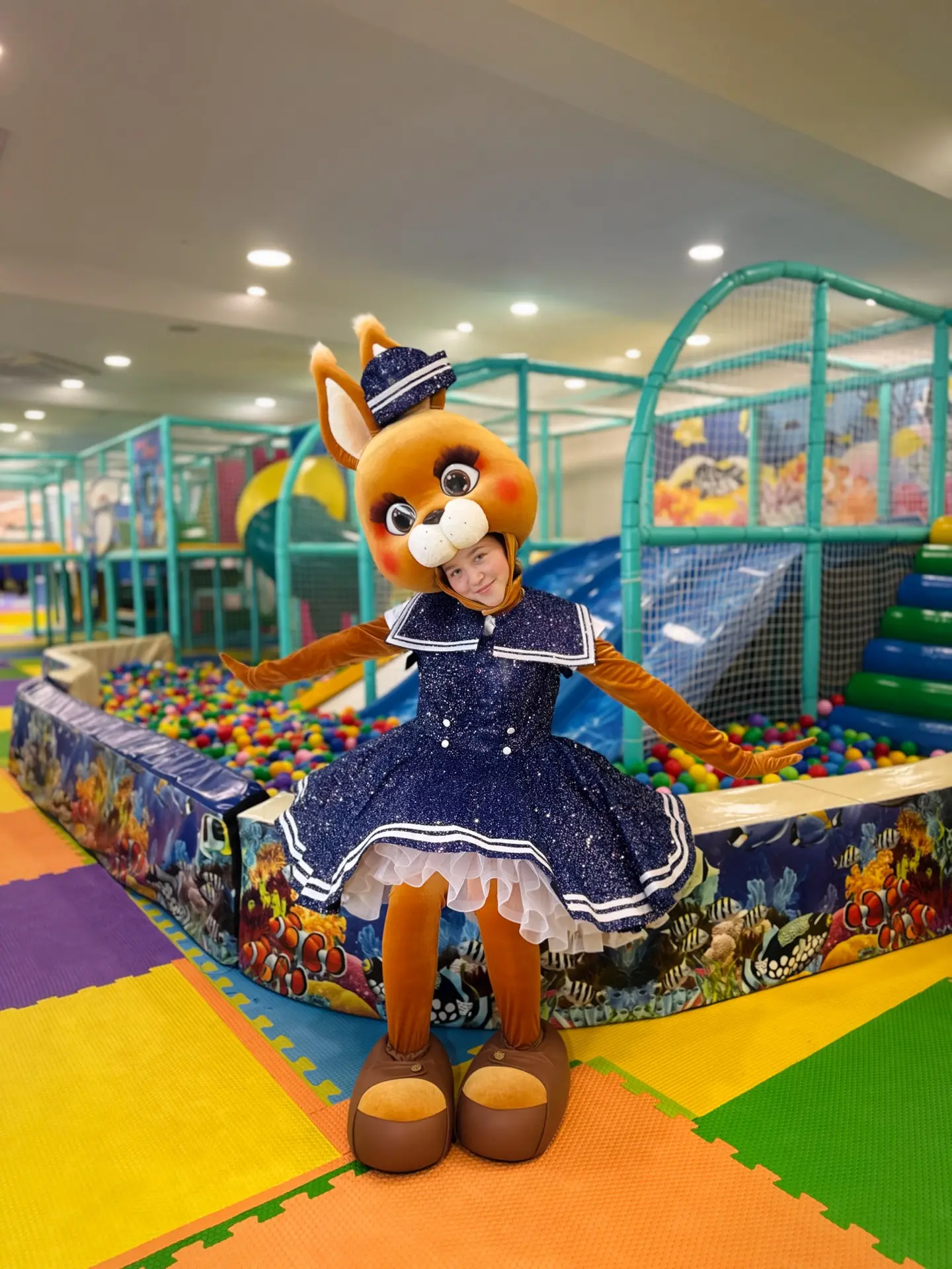 🌈 Вы только посмотрите, кого мы встретили сегодня в «Радуге»! 🐿️

Это белочка по имени Миндалька! 
