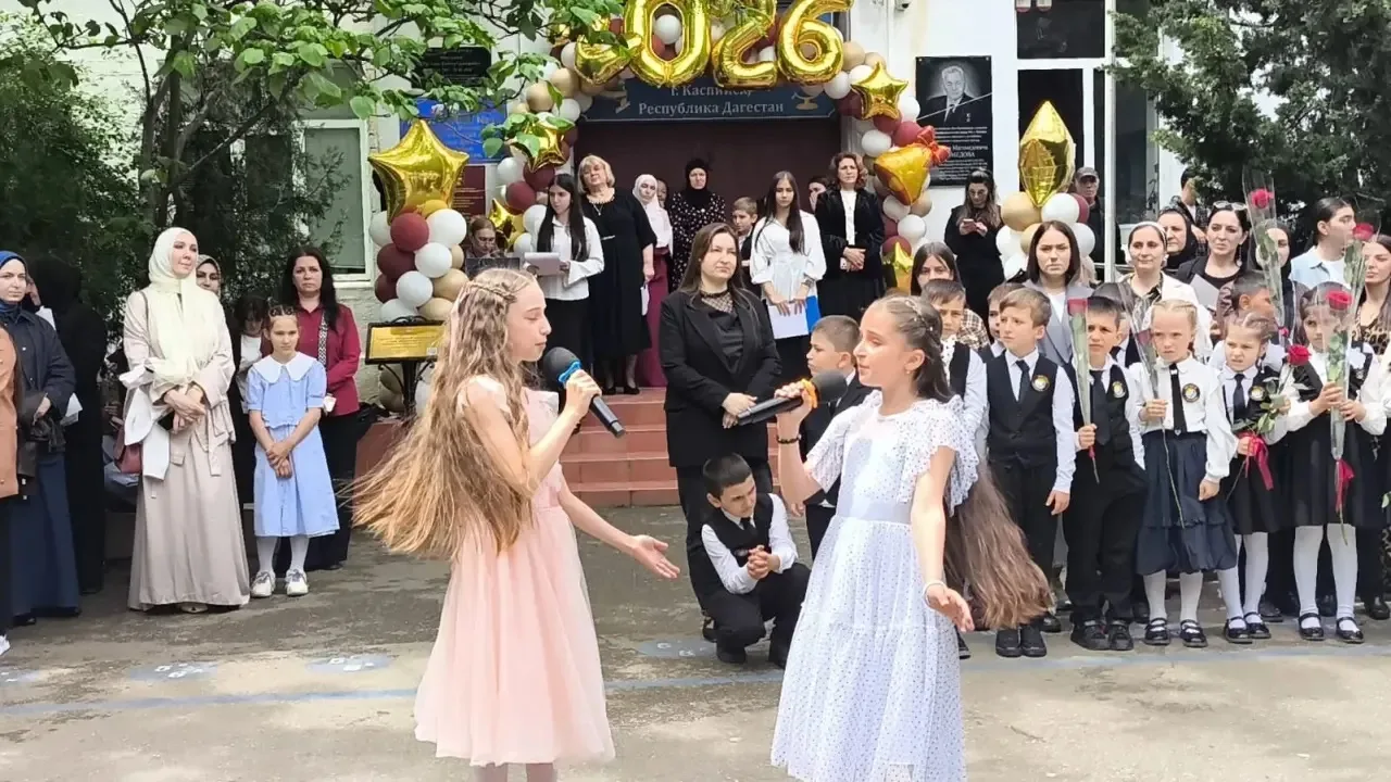 По всей стране прозвенели последние звоноки. 🔔