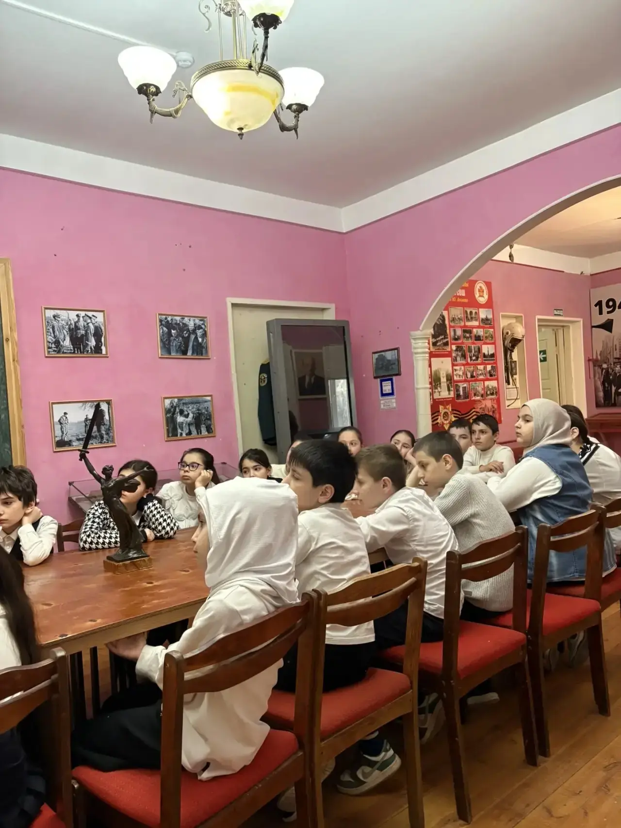 27 февраля 2026 года 4 «В» класс под руководством Джанбековой З.У. посетил музей Боевой славы. Это в