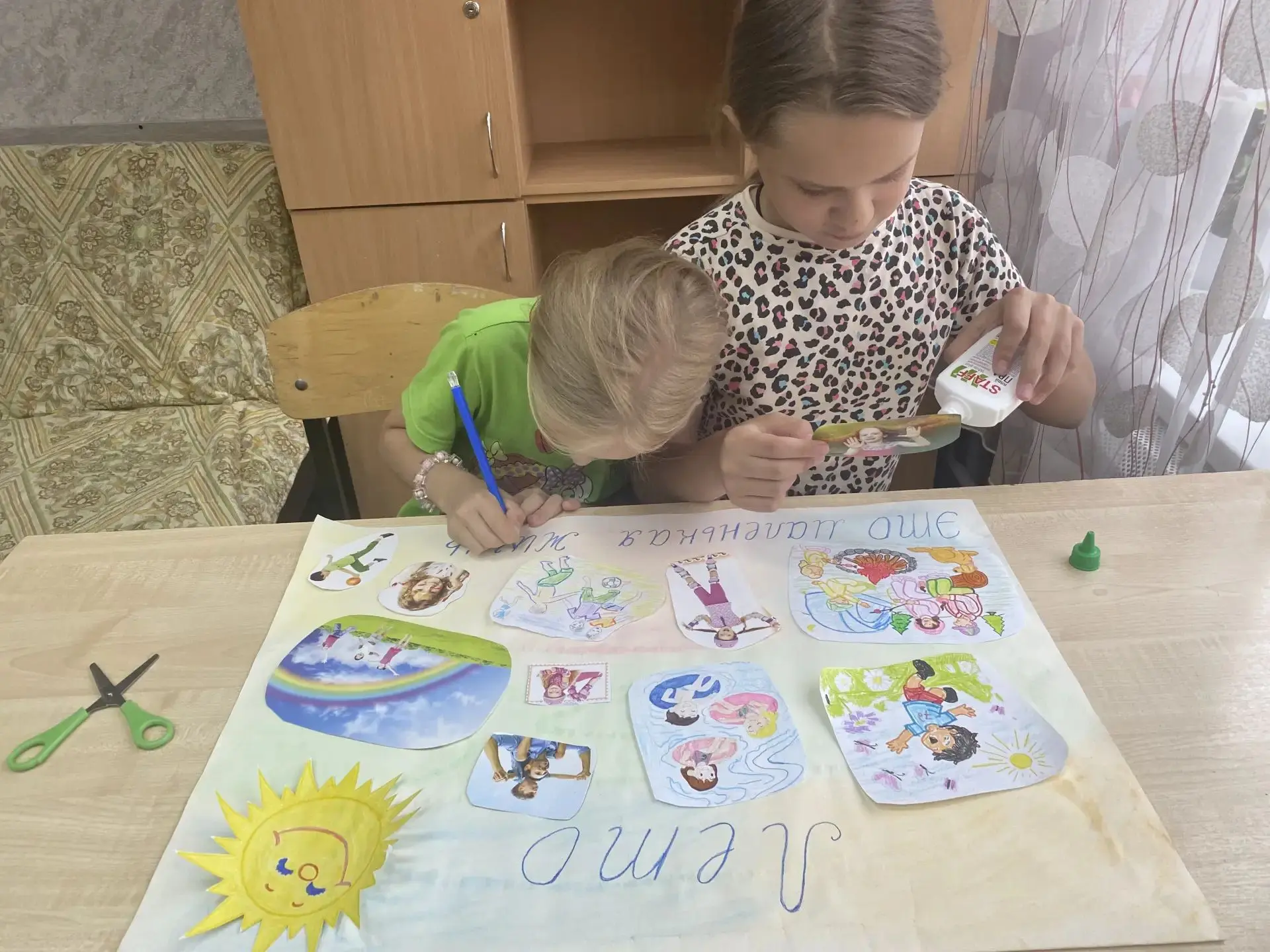 Сегодня наши девочки в дружеской беседе делились впечатлениями о летнем отдыхе! Столько интересного 
