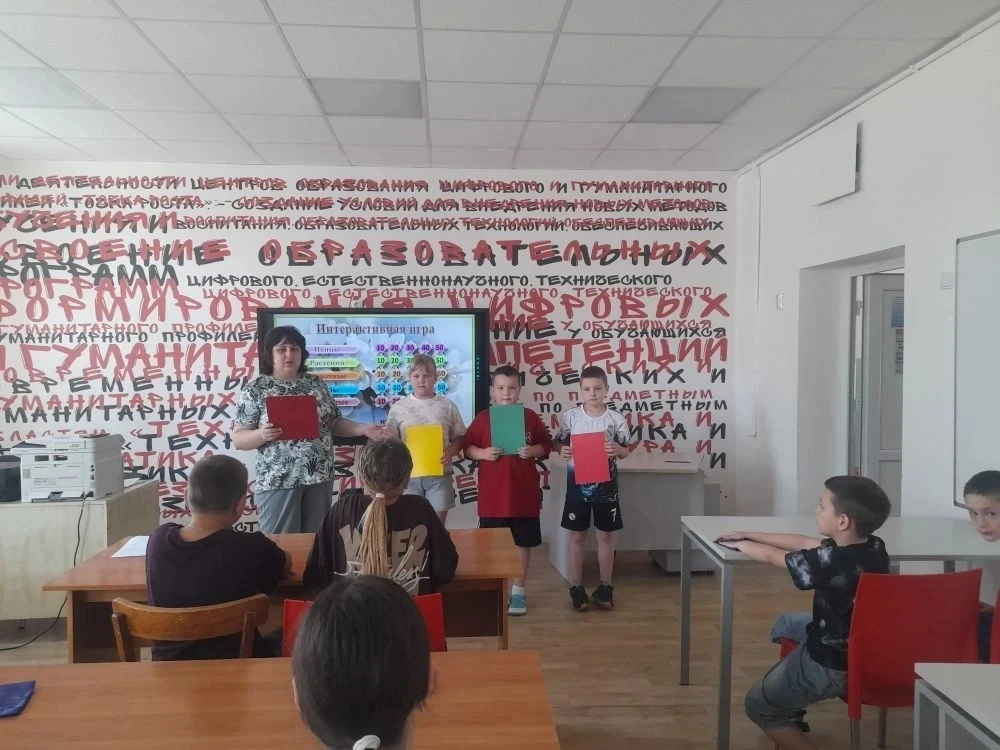В пришкольном лагере "Светофорик" кипит жизнь, и каждый день приносит ребятам что-то новое и полезно