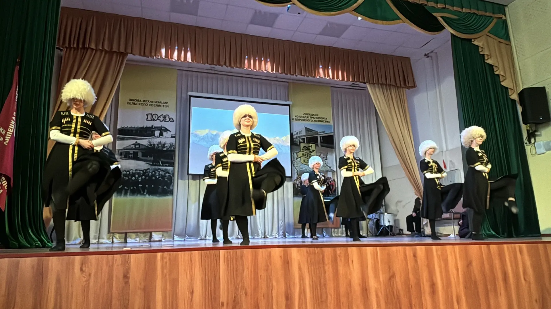 Никто не забыт, ничто не забыто: в колледже состоялся концерт ко Дню Победы 🕊️  В преддверии 9 мая с