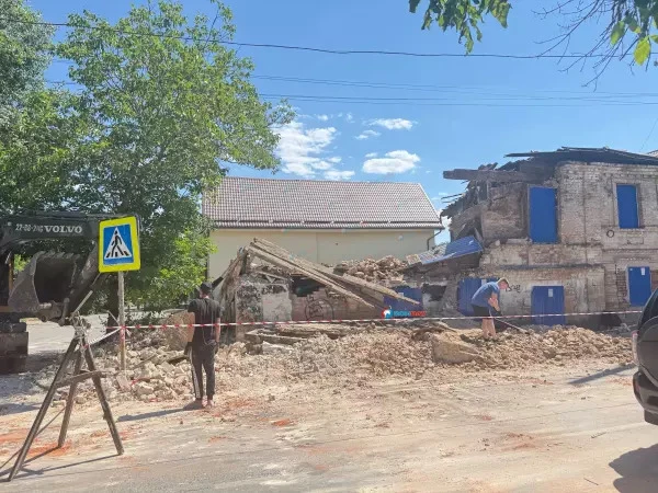 Власти Ростова оштрафуют подрядчика за самовольный снос аварийного дома