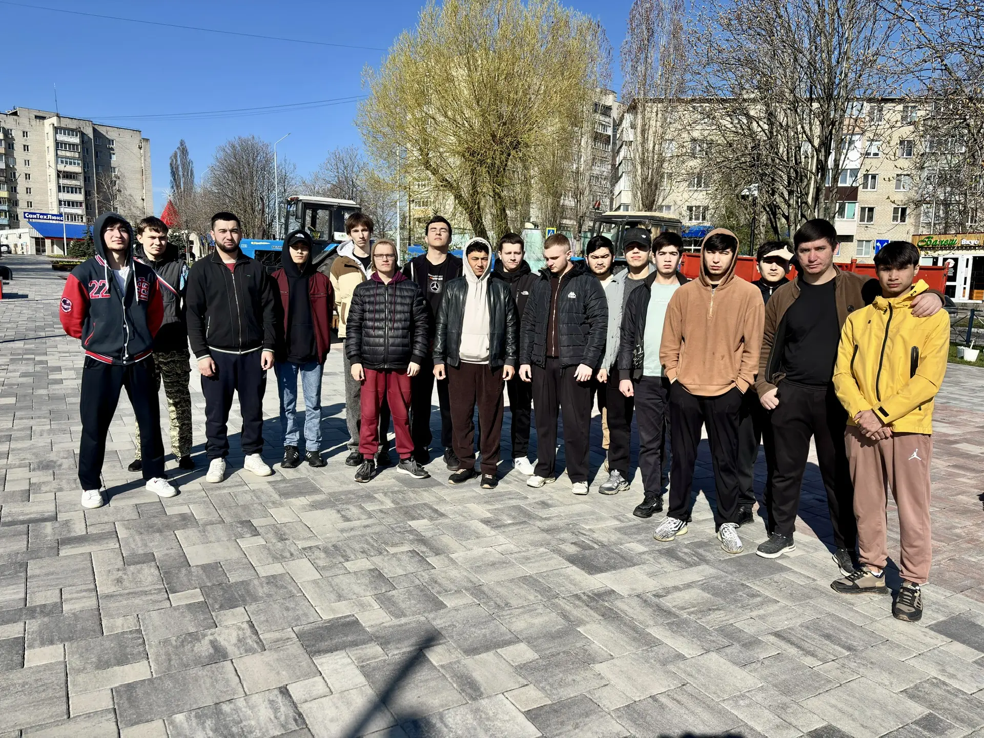 В рамках Всероссийской недели субботников «Мы за чистоту» студенты ГФ НИТУ «МИСИС» приняли участие в