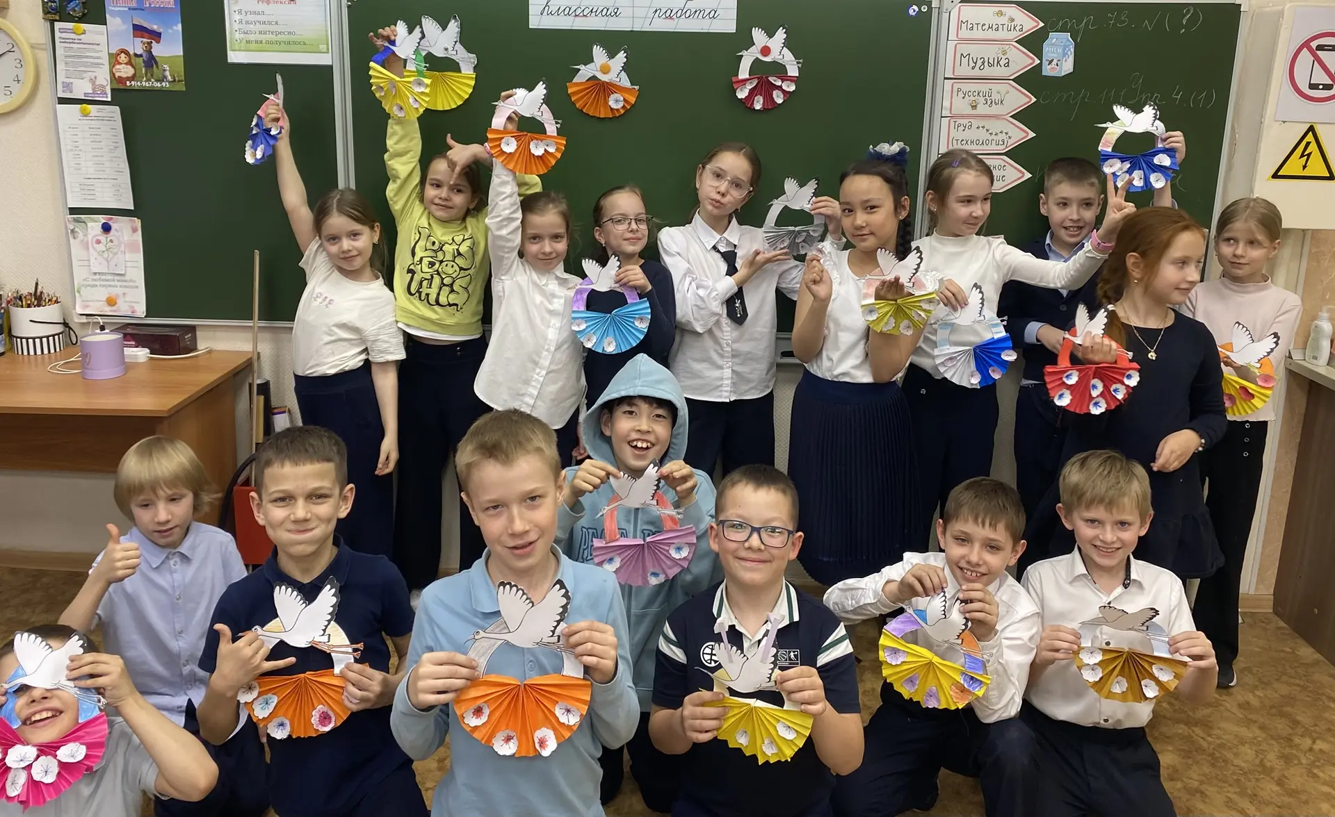🌷🌿ДЕНЬ ВЕСНЫ И ТРУДА! 🌿🌷  Наш 2 «Б» класс готовится ко Дню весны и труда! Ученики с большим интересо