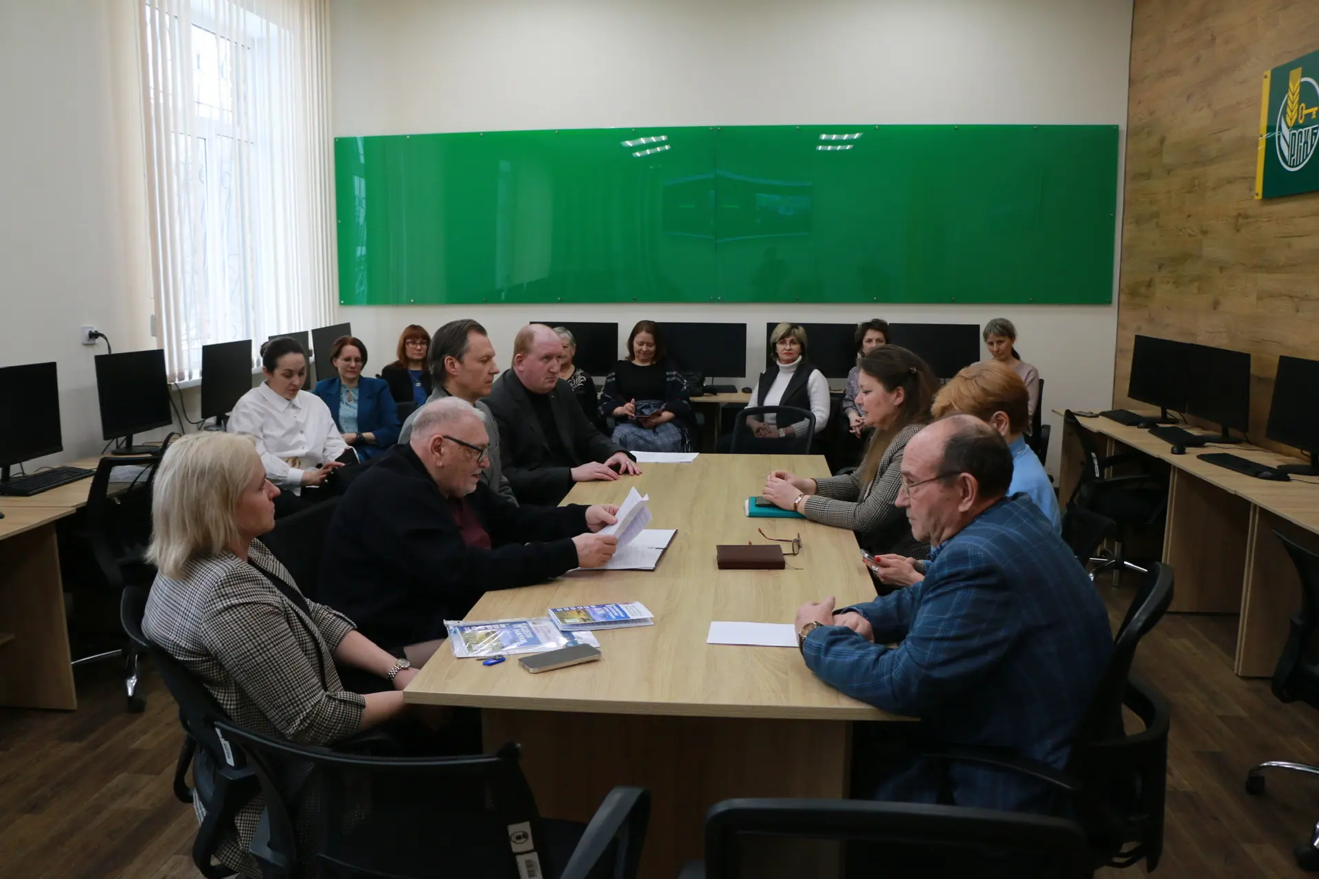 Неделя науки на экономическом факультете  5 марта на пленарном заседании для студентов выступили сле