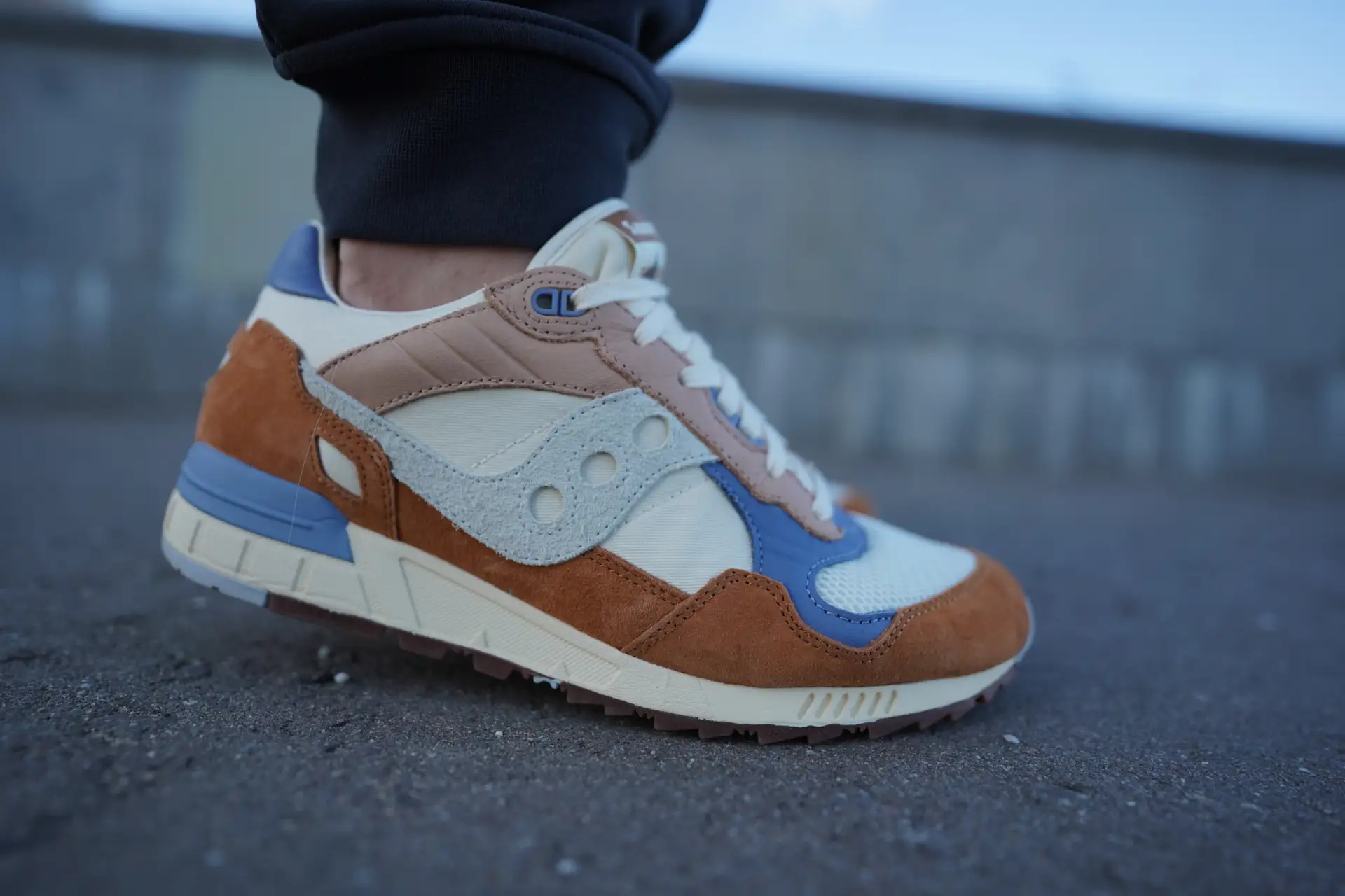 Обзор кроссовок Saucony Shadow 5000

Так, братва, зацепил себе пятитысячные чешки. Силуэт всем нашим