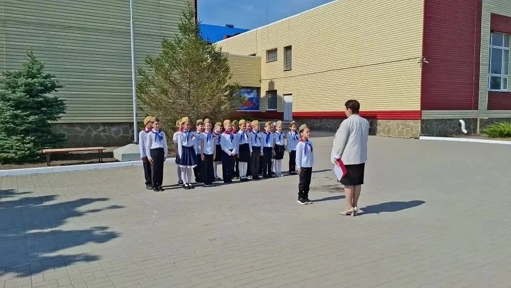 Завершился второй день школьного конкурса- смотра строя и песни «Наследники Победы», посвященного 81