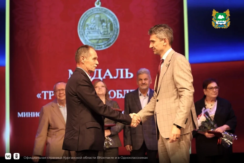 Сотрудникам КМЗ вручили награды