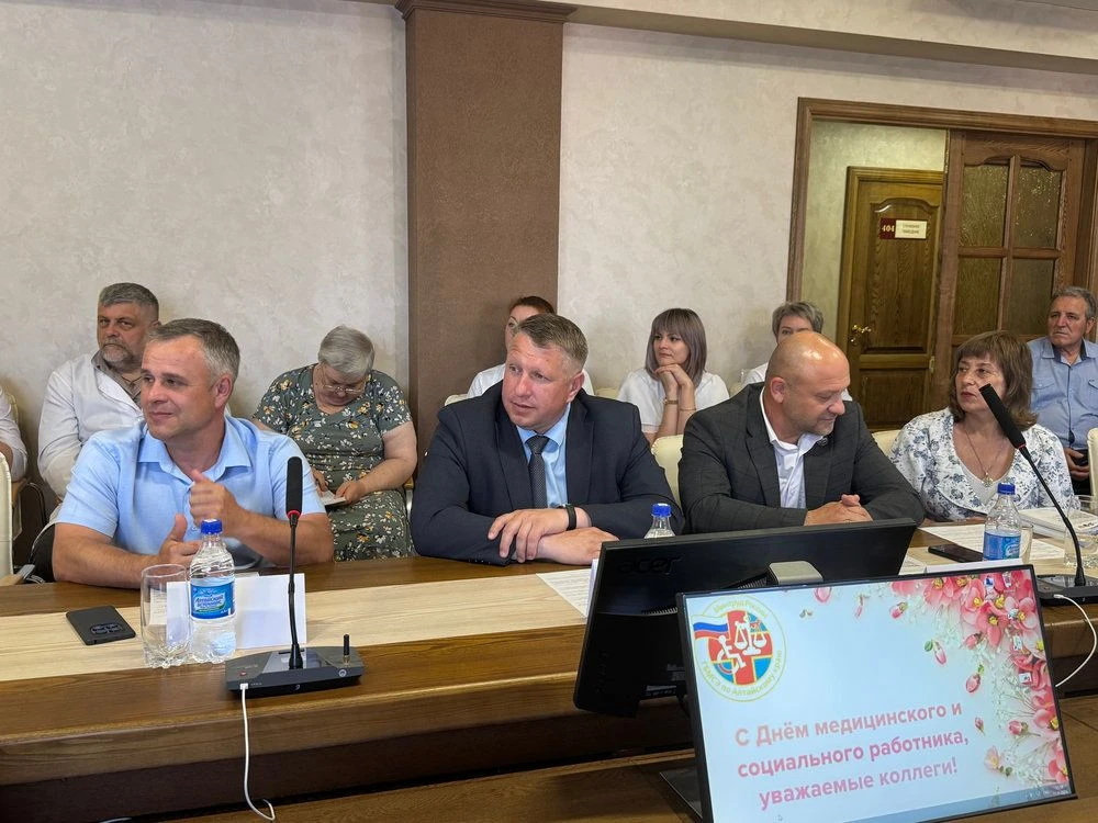 ✅ Депутаты АКЗС поздравили сотрудников Главного бюро медико-социальной экспертизы региона с професси