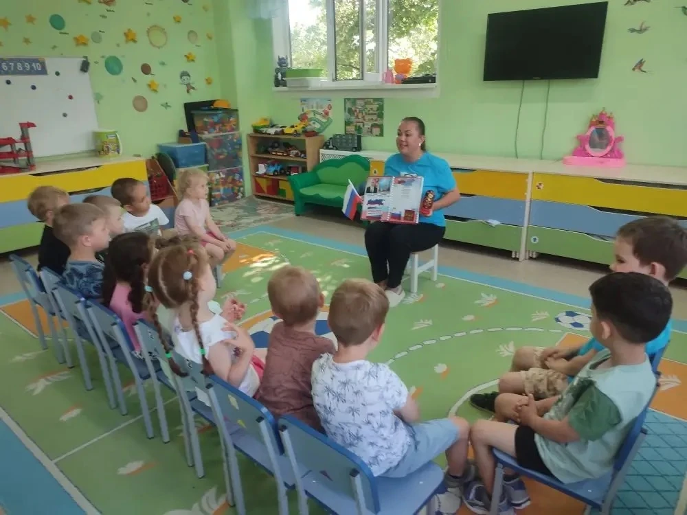 Накануне Дня России  в младшей группе "Гнёздышко" прошел тематический праздник.