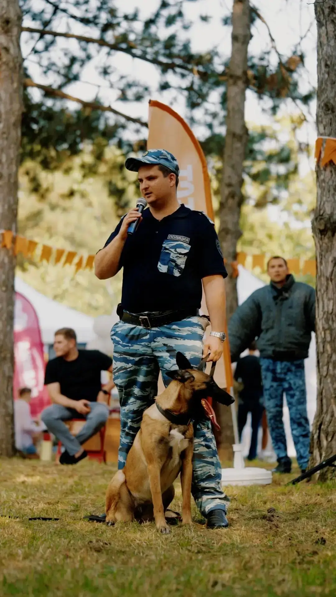 🐾Полицейские и их четвероногие напарники посетили 
фестиваль "Хвост Фест" в Армавире

Начальник ЦКС