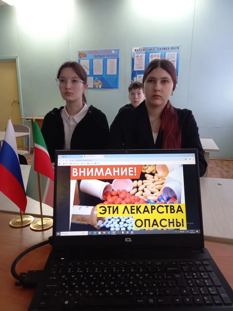 С обучающимися 9 класса  была проведена беседа на тему: "Внимание- опасные лекарства!"....