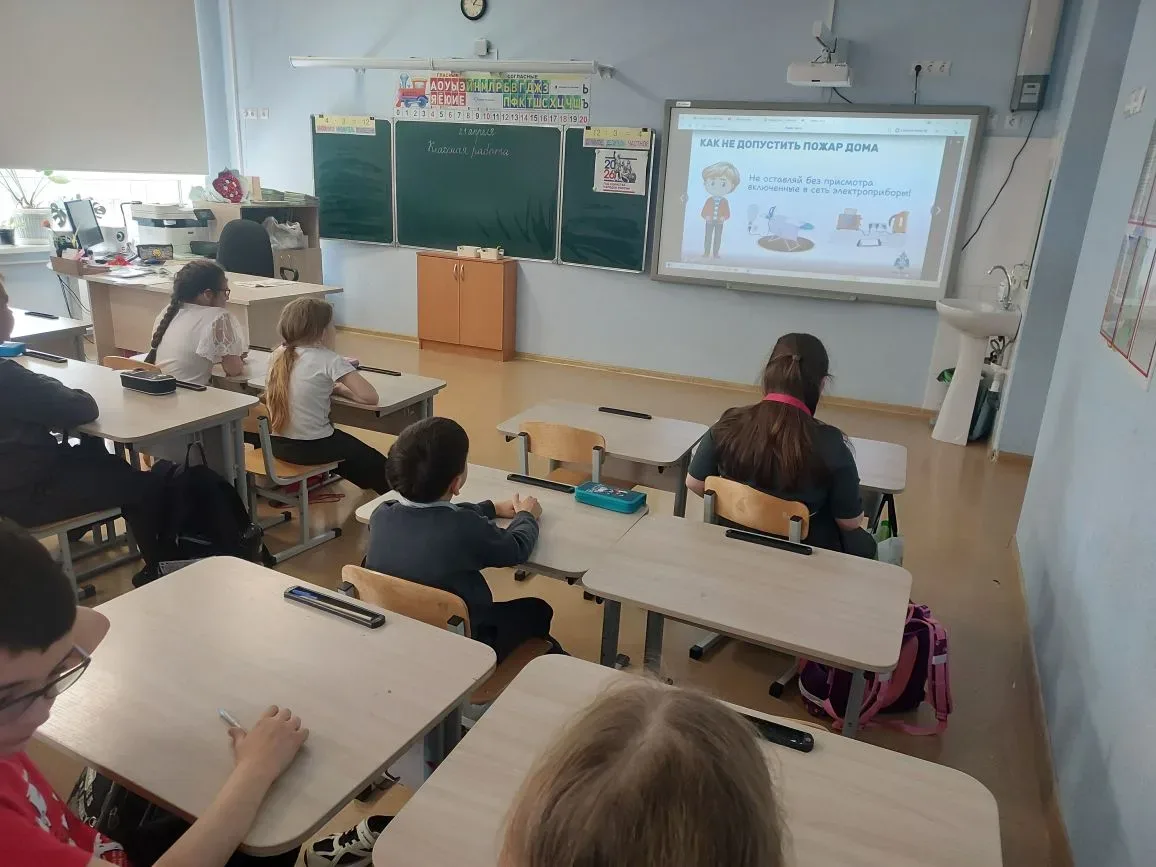 🚒 В нашей школе прошли тематические мероприятия, посвящённые Дню пожарной охраны Российской Федераци
