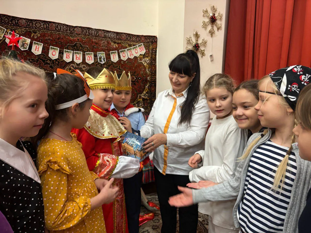А мы бы хотели вспомнить, как это было ...  🎄✨ В преддверии новогодних праздников в лицее состоялось
