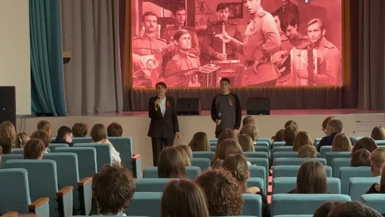 Марафон «Победный май» — киноклуб🎬  Киноклуб «Главный герой», рук. Никита Овсянников, 9И и советник 