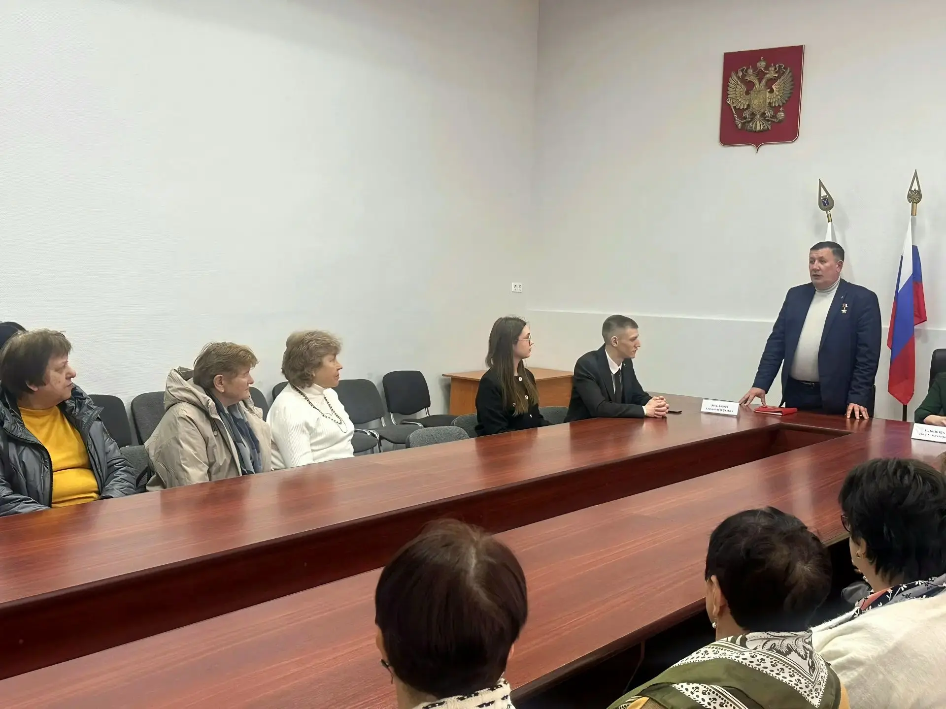 Встретился с Советом ветеранов Октябрьского района и представителями общественного совета.