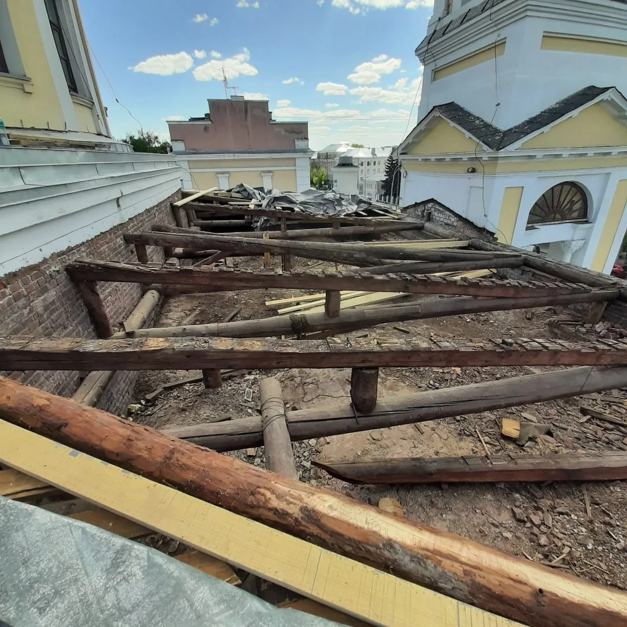 Продолжаются кровельные работы в Вознесенском соборе г. Твери    По благословению митрополита Амврос