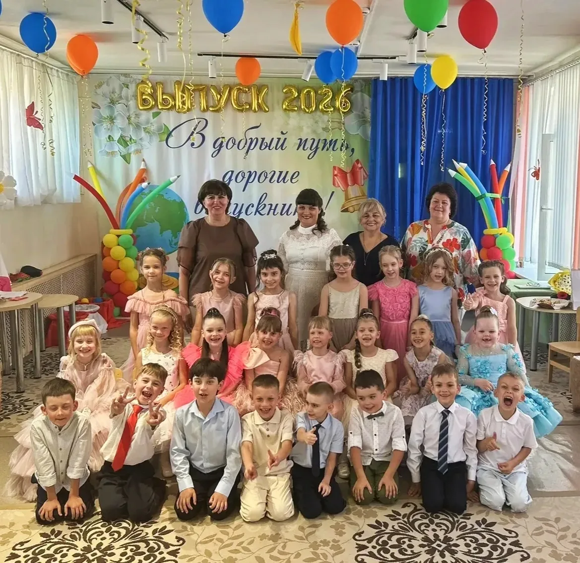 🎓В добрый путь, выпускники 👋
Вот и пролетели беззаботные годы дошкольного детства. В подготовитель