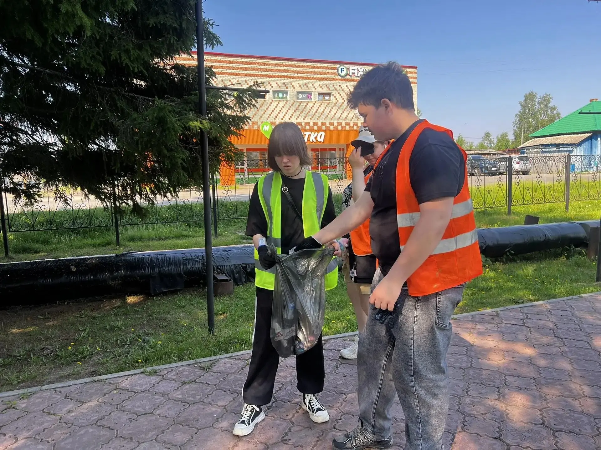 🌳 Трудовой десант продолжает свою работу!

На этой неделе наши ребята снова вышли на смену, чтобы с