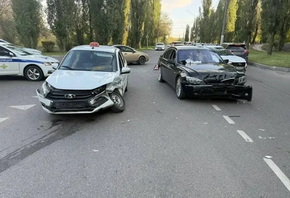 🤬 60-летний таксист не уступил дорогу BMW у «Танаиса» — двое в больнице