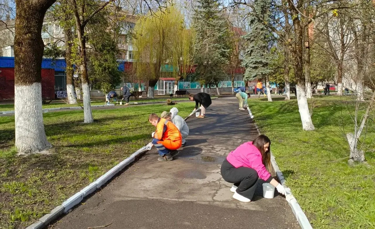 Сквер "Ветеран" сегодня преобразится  Уютная зелёная зона возле цирка заботливо убрана за несколько 