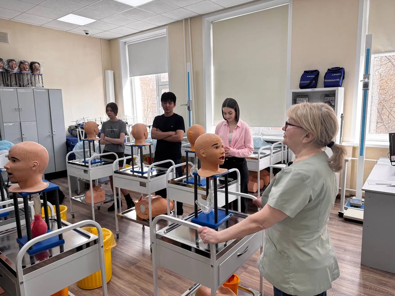 🎓 Ребята из 9Б и 9В классов под руководством социального педагога Анжелики Нуртдиновны Николаевой по