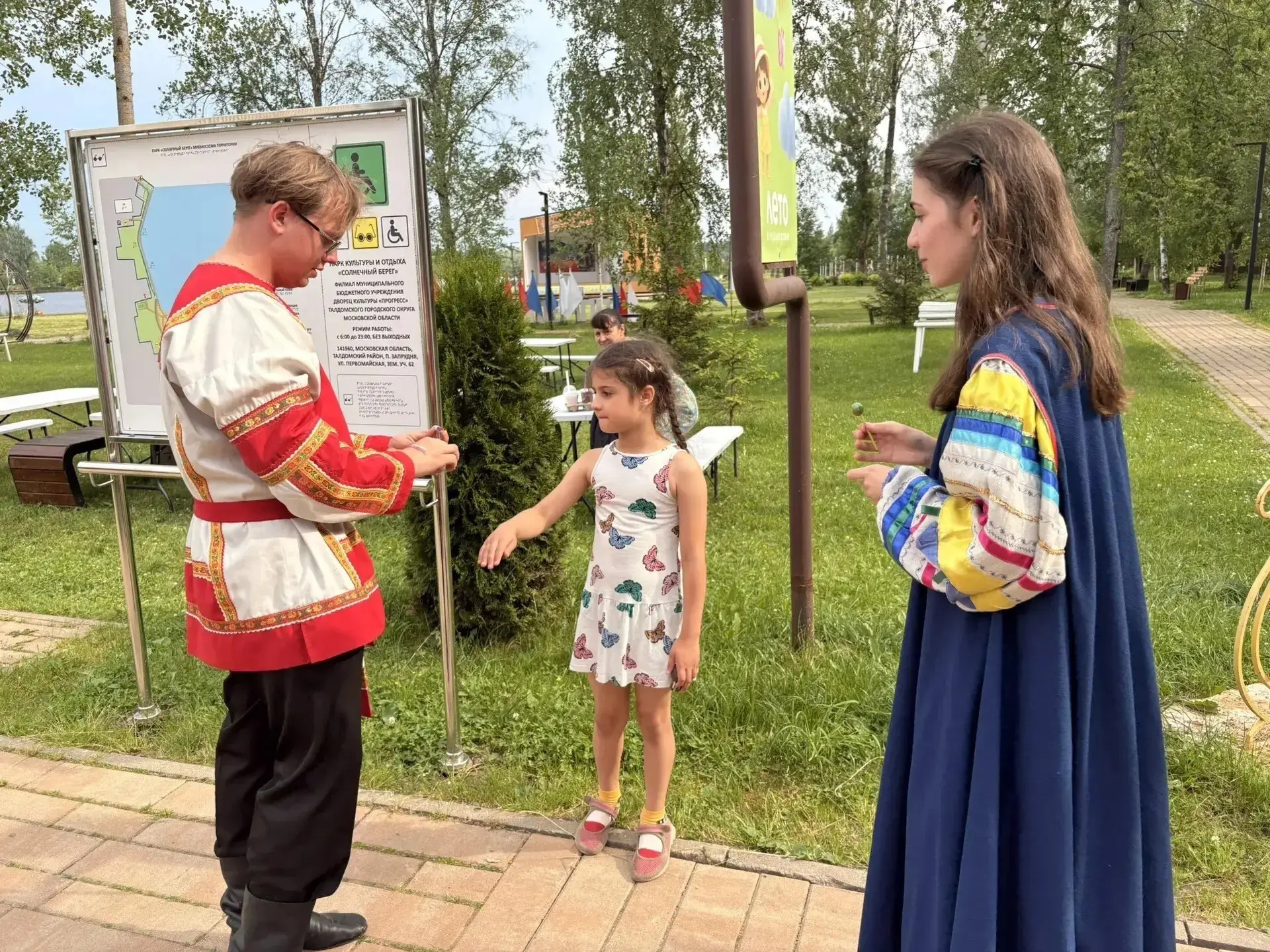 В рамках праздника мы встречали всех приветственным аквагримом! 🇷🇺

Быстро, красиво и ярко мы изоб