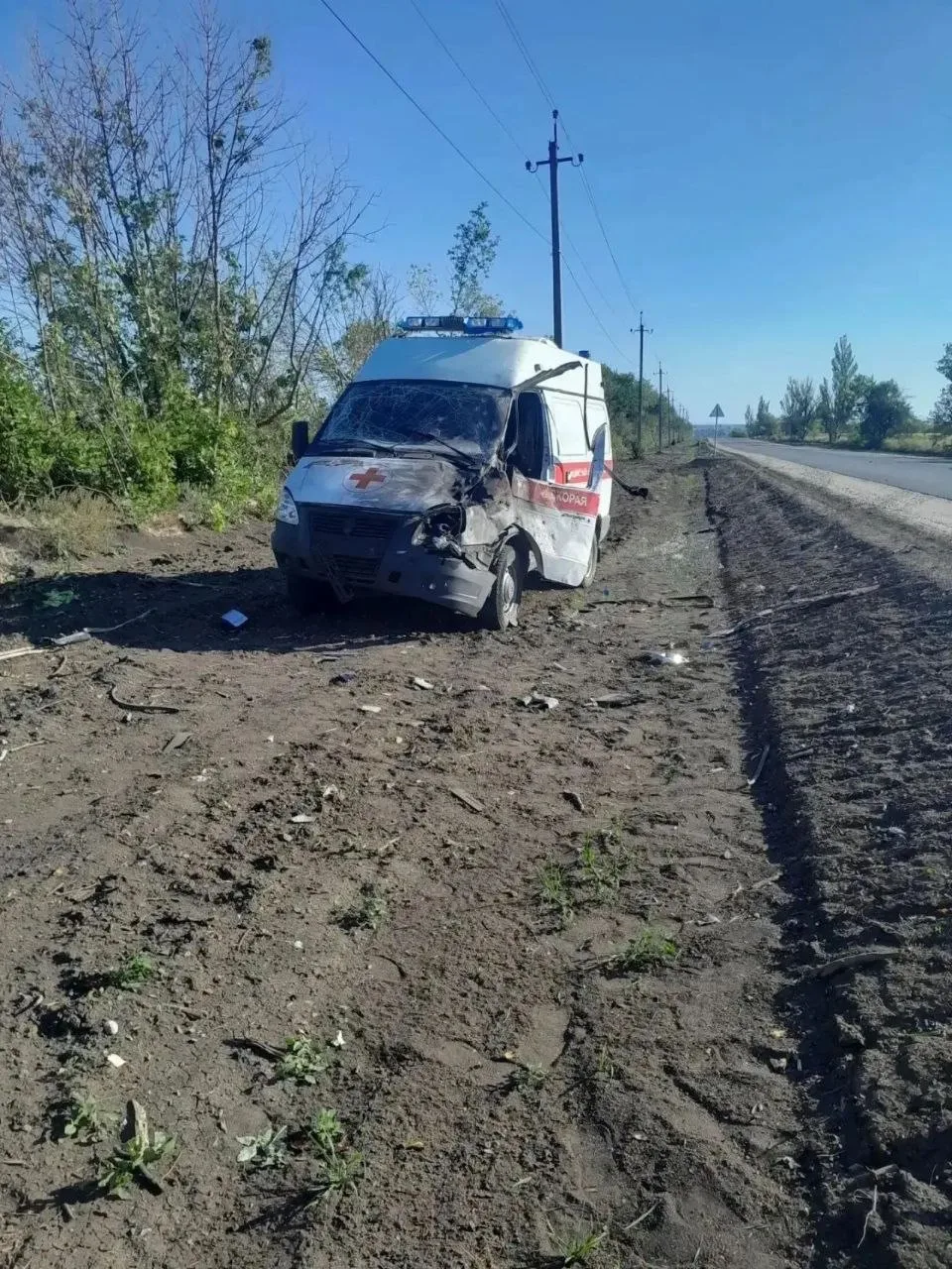 ⚡️Удар украинского БпЛА по карете скорой помощи на участке дороги Зачатовка - Красная П...