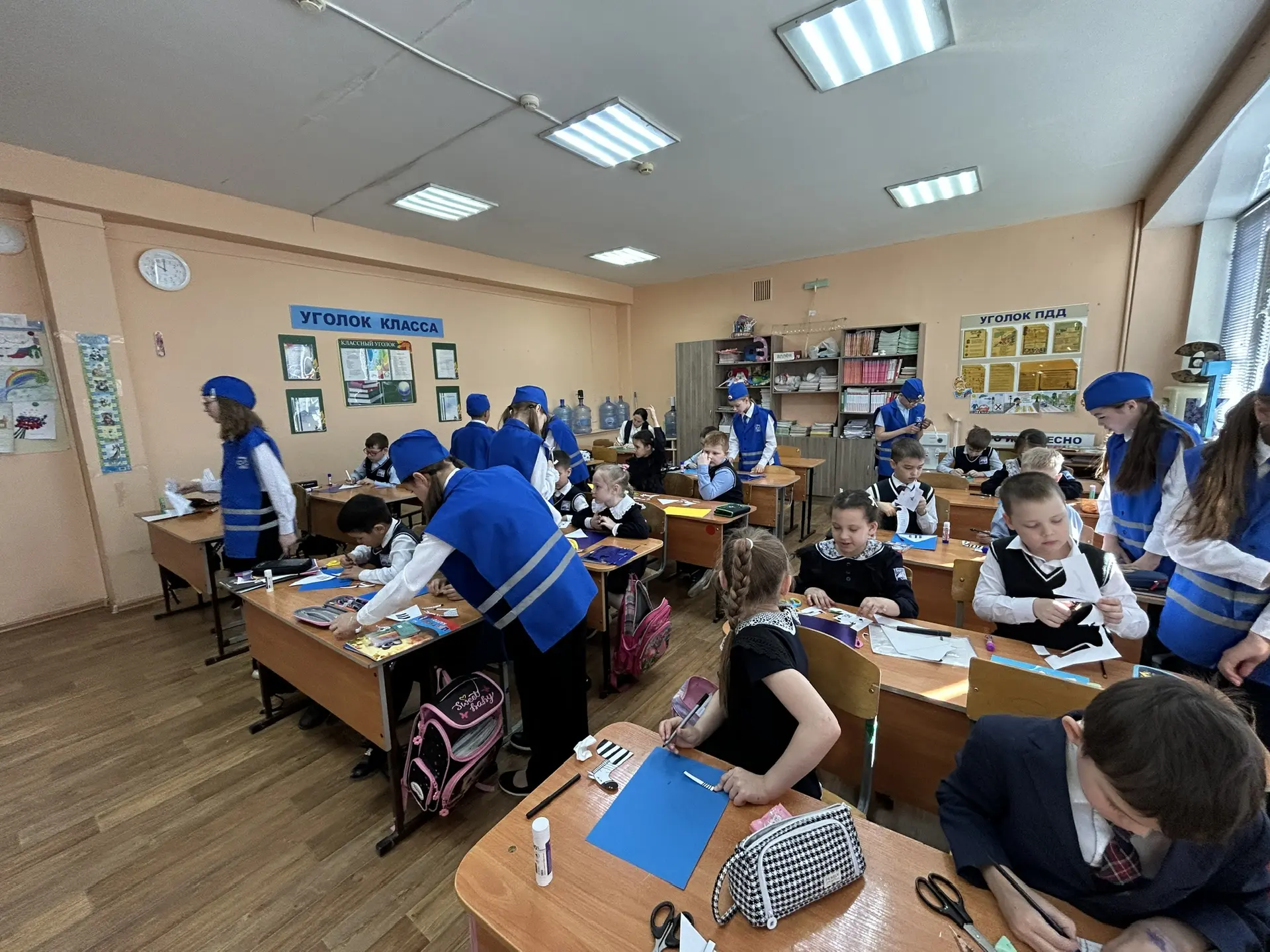 🚦 Отличная идея — «Зебра на зебре»! 🦓  Сегодня наш отряд ЮИД вместе с советником директора по воспит